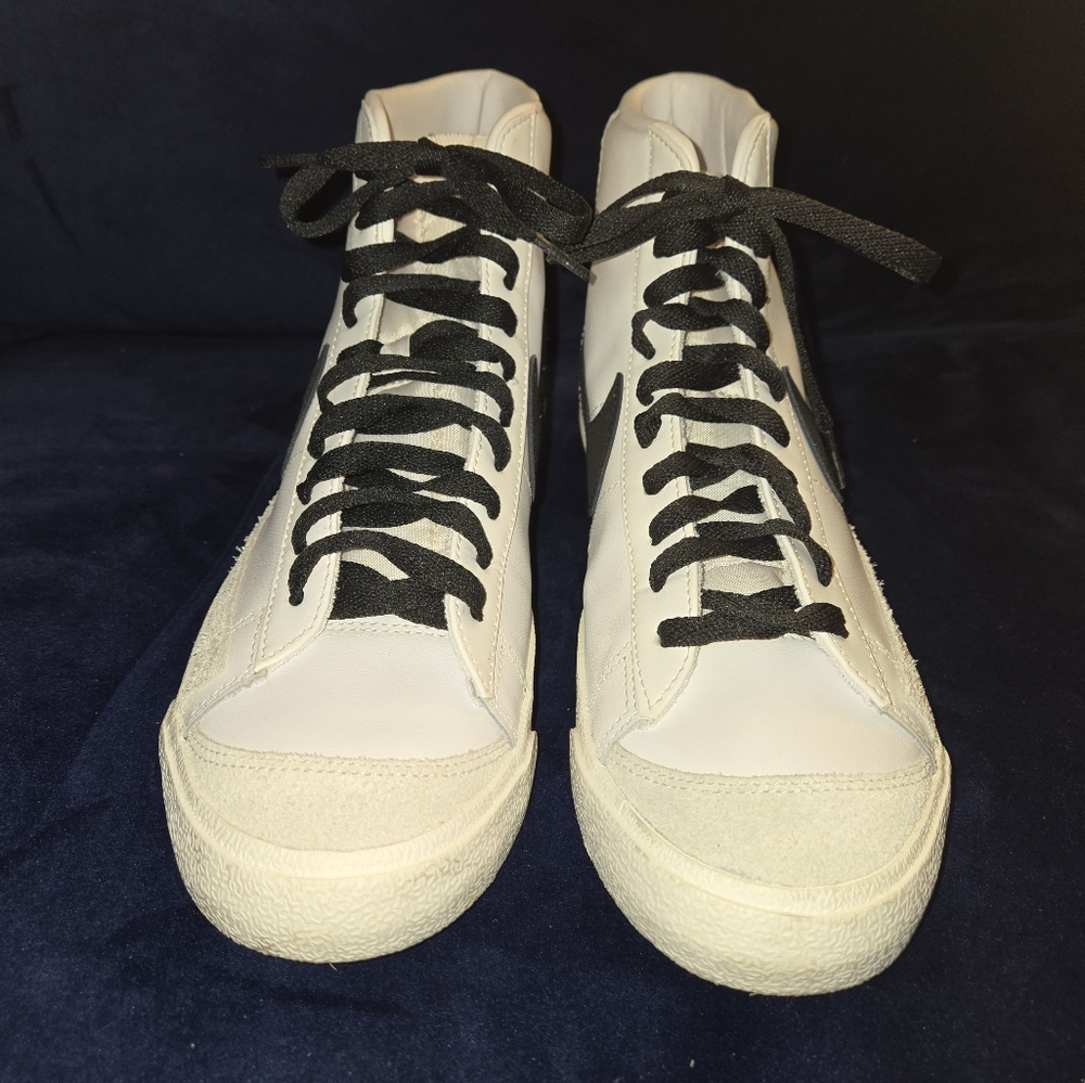 NIKE - Picture 3 of 6
